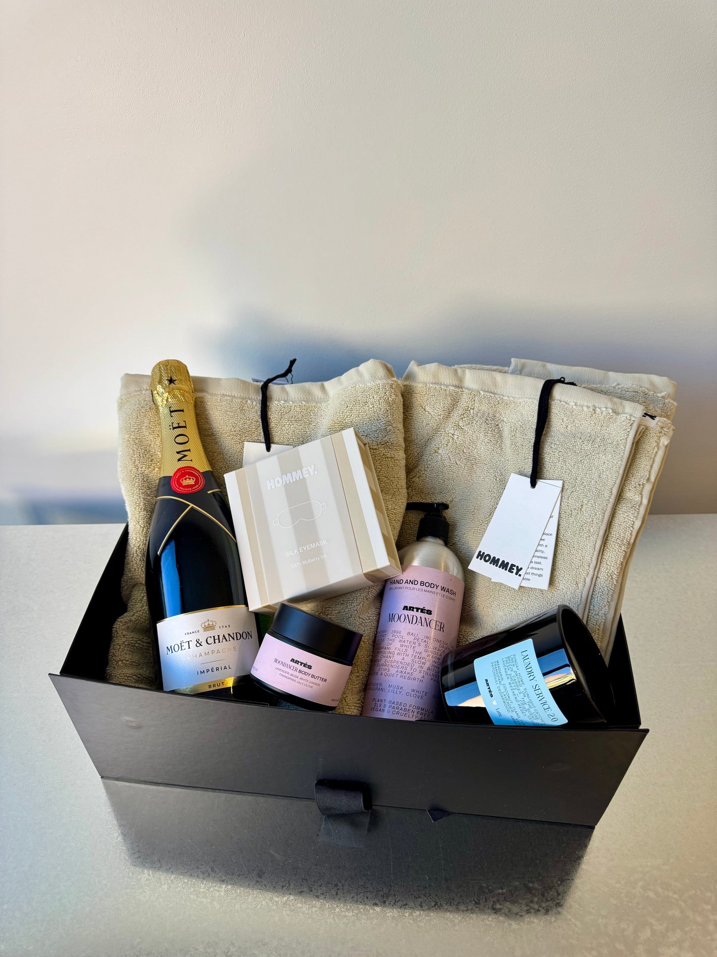 NESES Elevated Hamper