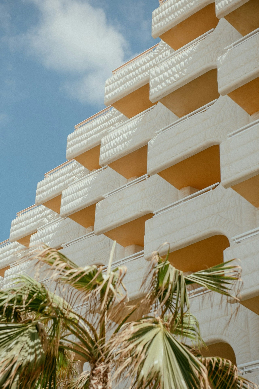 The Invisible Luxury: Why Scent Is the Secret Weapon of High-End Hotels and Luxe Holiday Stays