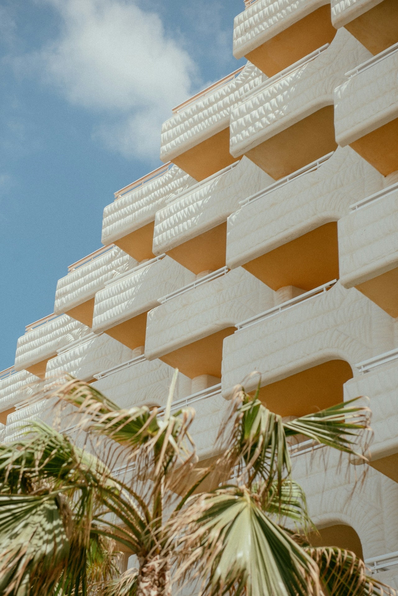 The Invisible Luxury: Why Scent Is the Secret Weapon of High-End Hotels and Luxe Holiday Stays