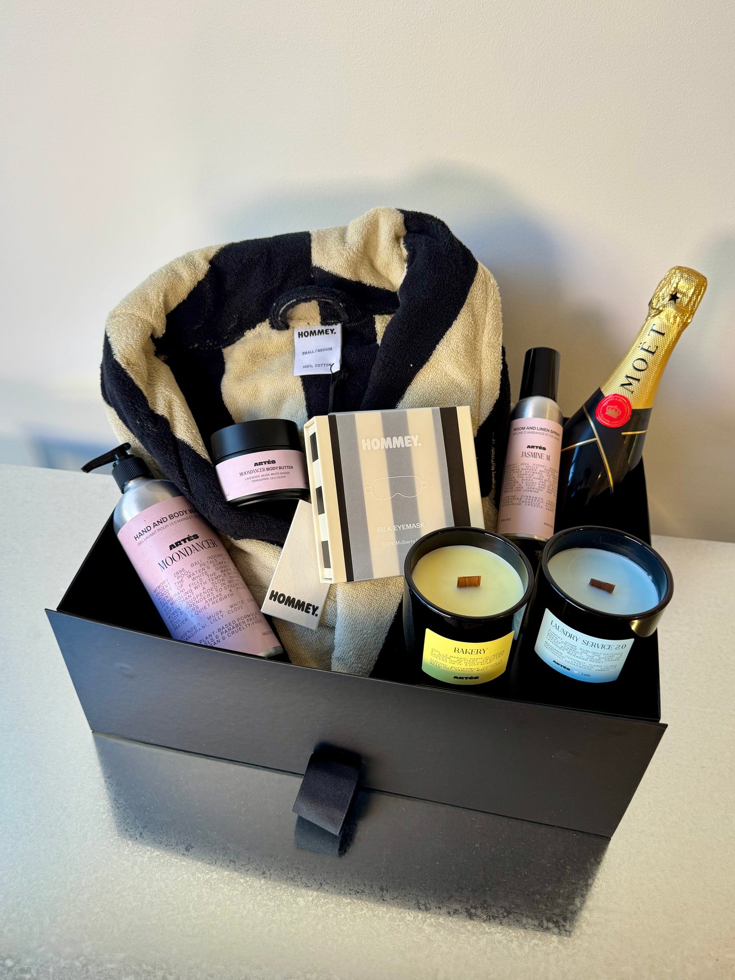 NESES Ultimate Hamper